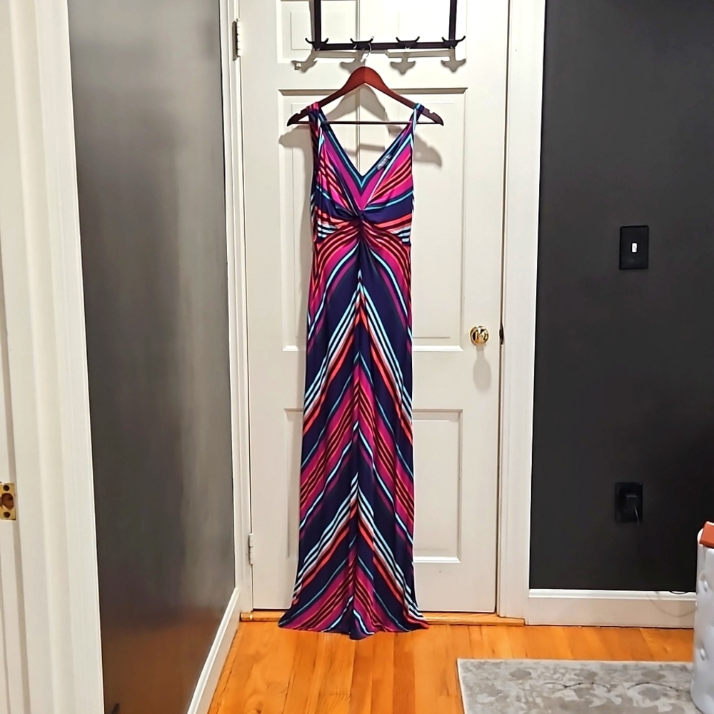 A Pea in the Pod Maxi Dress - Medium (Maternity)